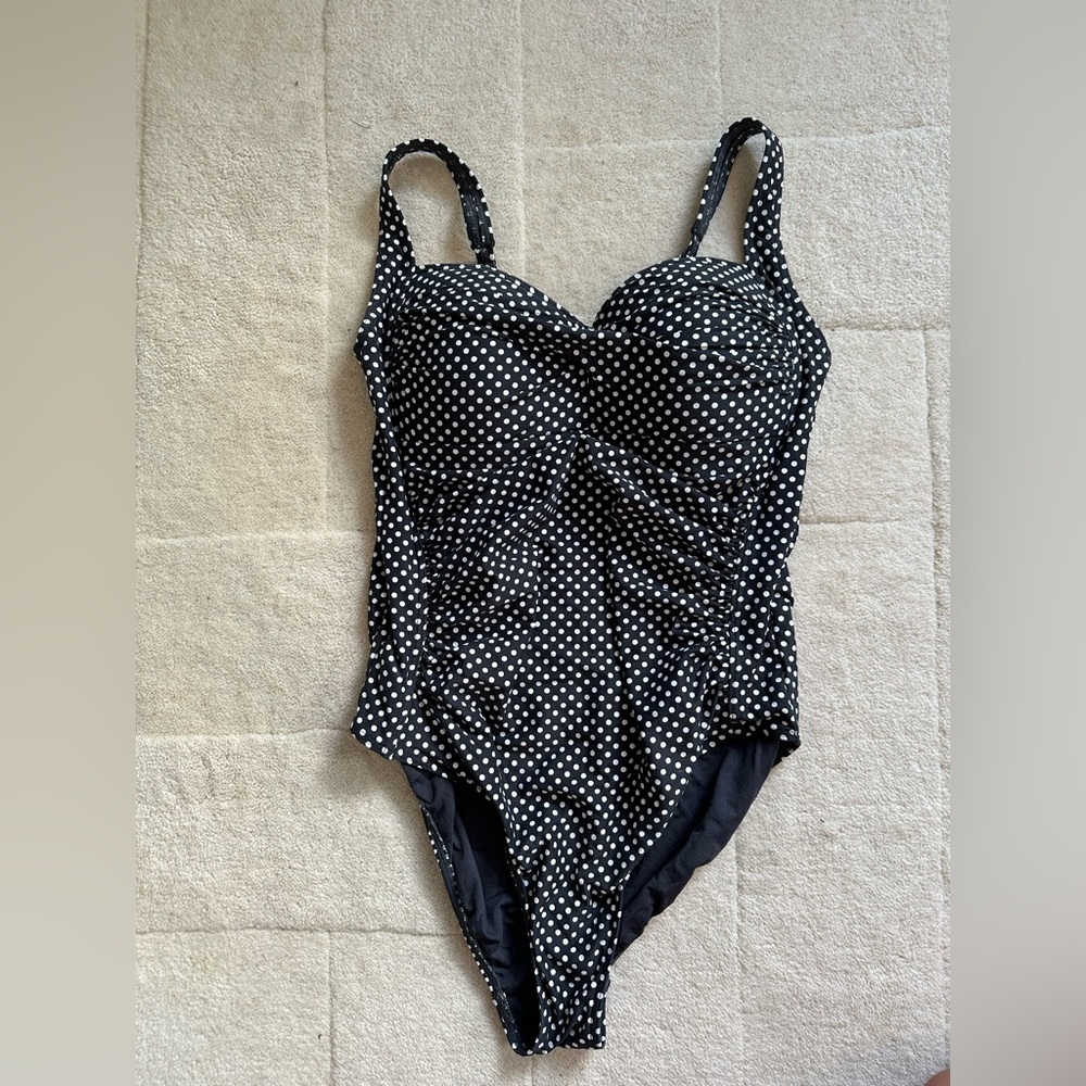 Nip Tuck Swim pok-a-dot whit and black one piece